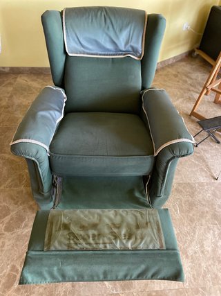 Sillón reclinable de tela verde