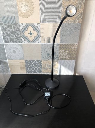 Lámpara de escritorio IKEA negra