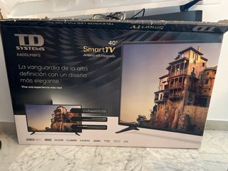 Smart TV Negro la marca es TDSystem