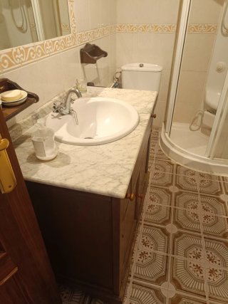 Mueble de baño madera y mármol