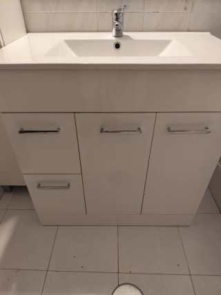 Lavabo, mueble y grifo