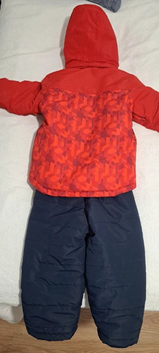 Traje de esquí infantil 4-6 años. Solo 2 usos.