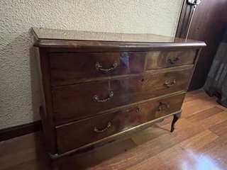 Cómoda antigua de madera