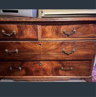 Cómoda antigua de madera