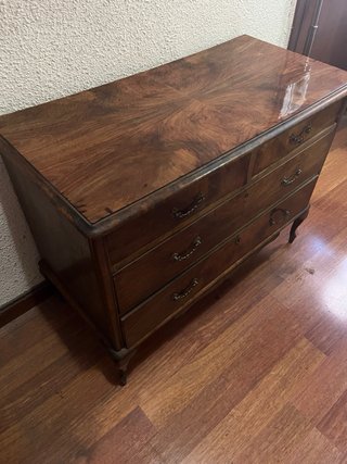 Cómoda antigua de madera