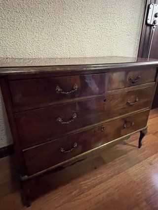 Cómoda antigua de madera