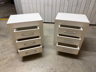 Coppia di comodini bianchi con 3 cassetti