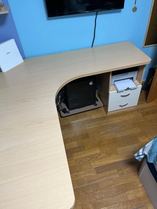 Escritorio de esquina madera y estantería