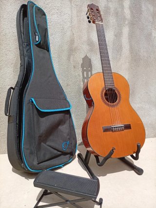 Guitarra Clásica + Funda + Reposapiés