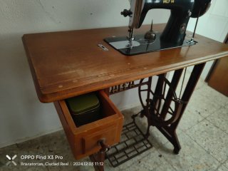 Máquina de Coser Alfa Antigua