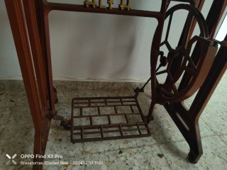 Máquina de Coser Alfa Antigua
