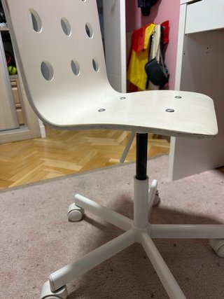 Silla Ikea blanca con ruedas