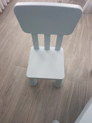 Mesa y pupitre infantil blanco