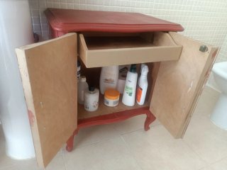 Muebles de baño y espejo. Vintage.