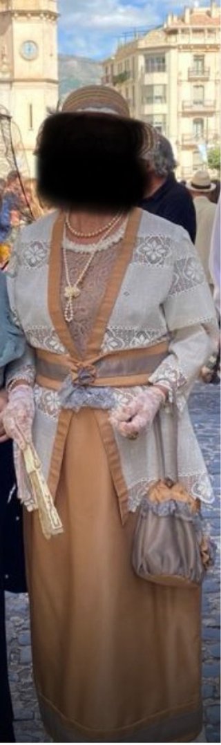 Traje Modernista talla 40-42Beige/Oro,alta calidad
