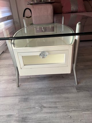 Mesa de centro de madera con patas de hierro
