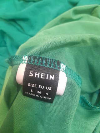 Vestido verde con fruncido