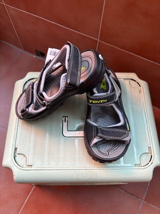 Sandalias niño Tenth negras y grises