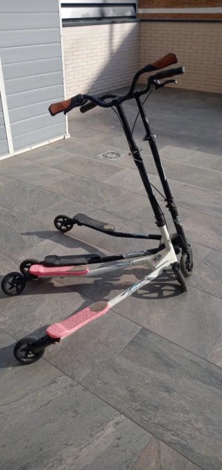 Patinete de 3 ruedas doble. Los 2 por 10€