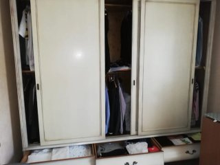 Armadio beige legno massello 3 ante scorrevoli