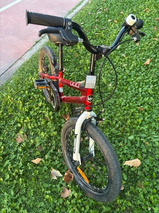 Bicicleta roja Freestyle 16