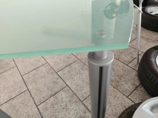 Mesa dirección cristal al ácido, aluminio y acero