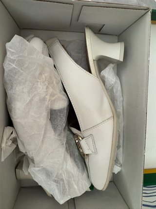 Zapatos Pitillo Tacon Blanco y Dorado