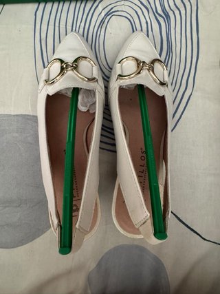 Zapatos Pitillo Tacon Blanco y Dorado