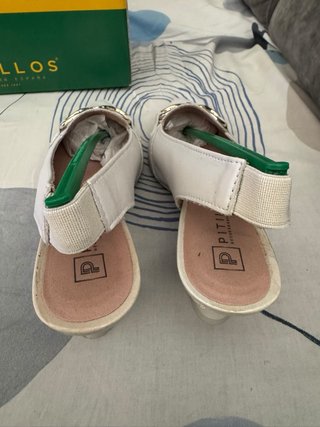 Zapatos Pitillo Tacon Blanco y Dorado
