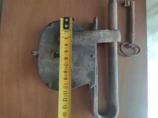 Candado antiguo grande de horquilla con llave