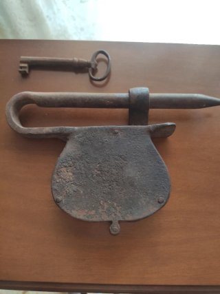 Candado antiguo grande de horquilla con llave