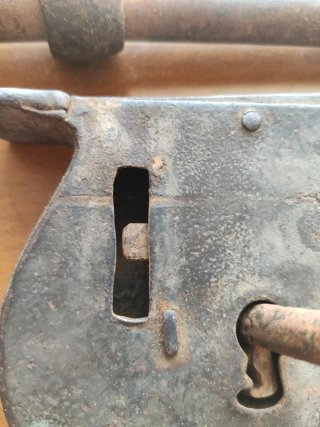 Candado antiguo grande de horquilla con llave