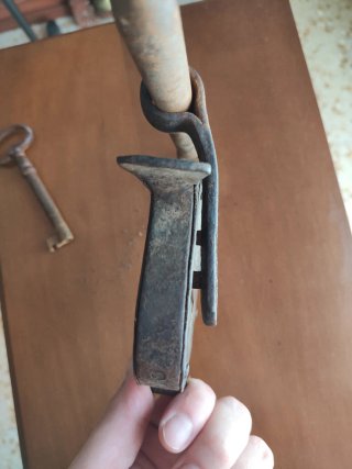 Candado antiguo grande de horquilla con llave