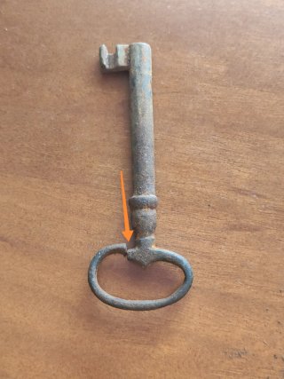Candado antiguo grande de horquilla con llave