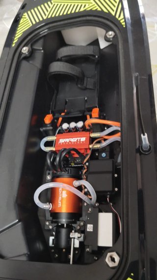 Lancha RC Sonicwake 36 V3 8S agosto 2026 +4 lipos