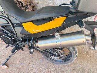 BMW F800GS Adventure Moto Negra y Amarilla
