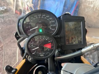 BMW F800GS Adventure Moto Negra y Amarilla