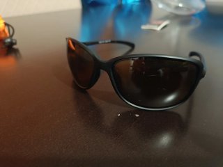 Gafa Oakley Cohort Polished Black con lentes ambar