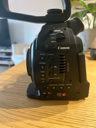 Canon EOS C100 + 50mm + 3 baterías