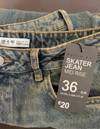Pantaloni jeans larghi