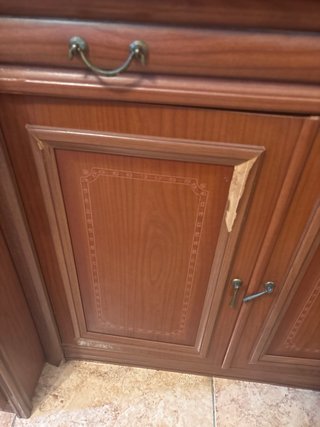 Mueble de salón de madera y cristal