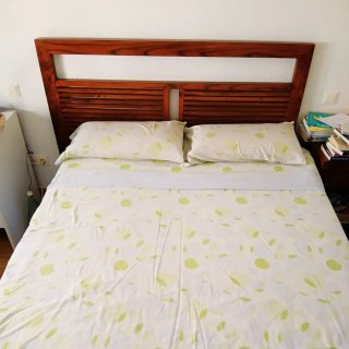 Dormitorio completo con cama articulada