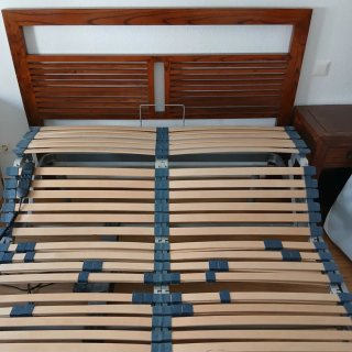 Dormitorio completo con cama articulada