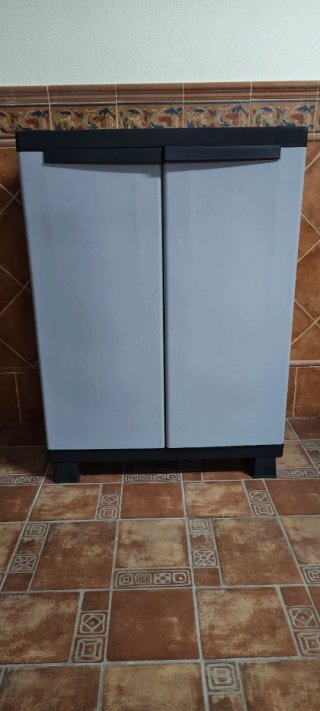 2 Armarios de resina grises y negros