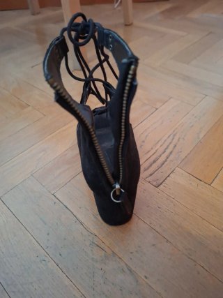 Sandalias de mujer negras con cordones