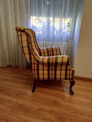 Sillón orejero tela cuadros