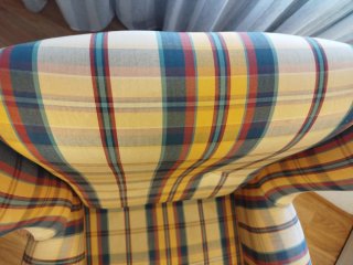 Sillón orejero tela cuadros