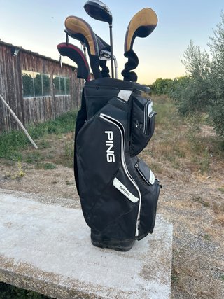 Bolsa de golf Ping con palos TaylorMade