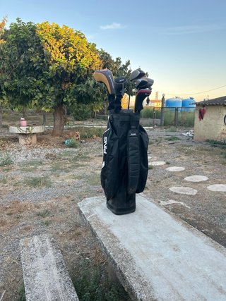 Bolsa de golf Ping con palos TaylorMade