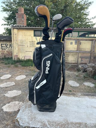 Bolsa de golf Ping con palos TaylorMade